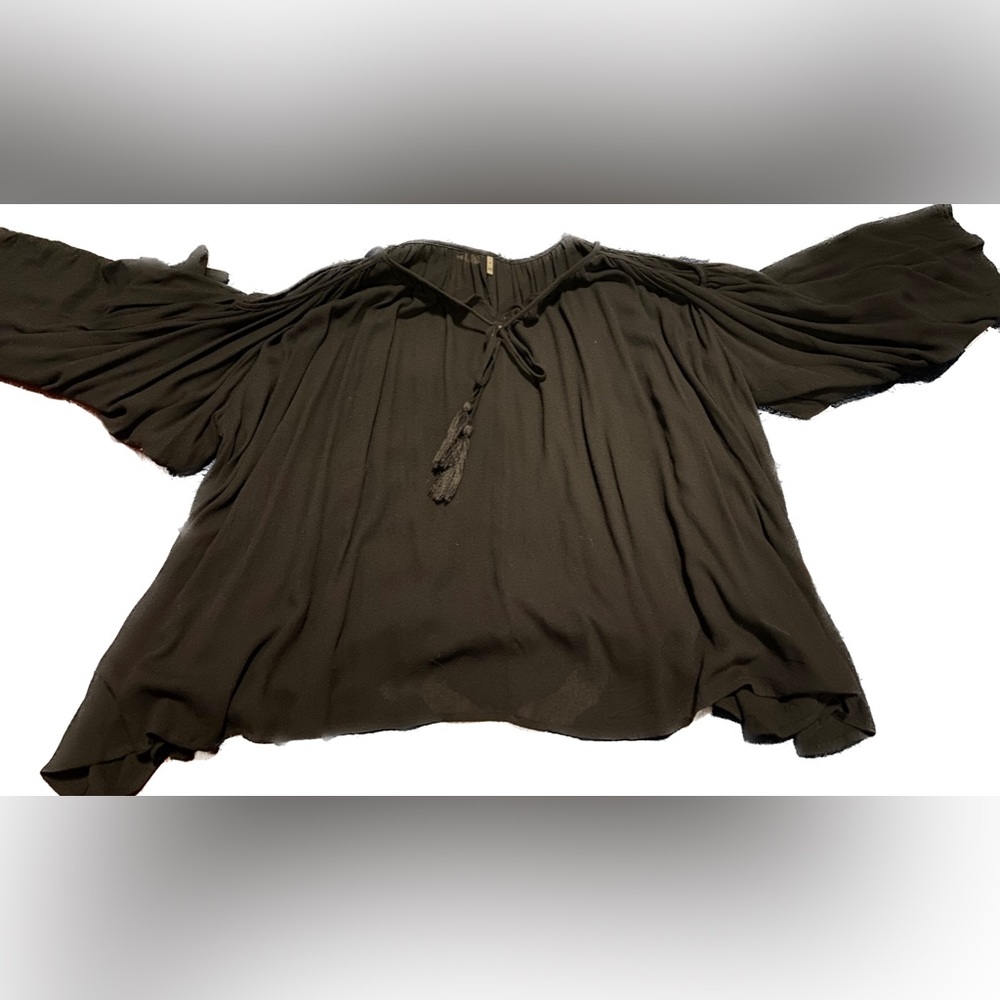 🖤 Impeccable Pig cold shoulder blouse